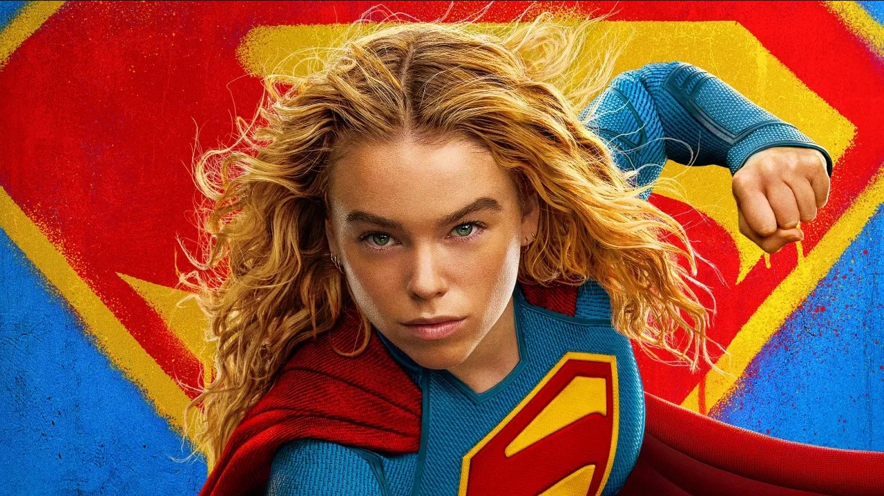 Supergirl holding a fist